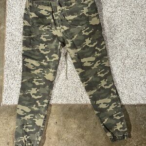 American Eagle Outfitters Camo Jogger Pants